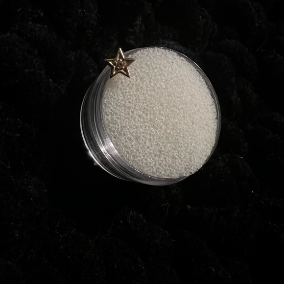 Threaded star 14 k yellow gold with a tiny diamond in the middle - Picture 5 of 6